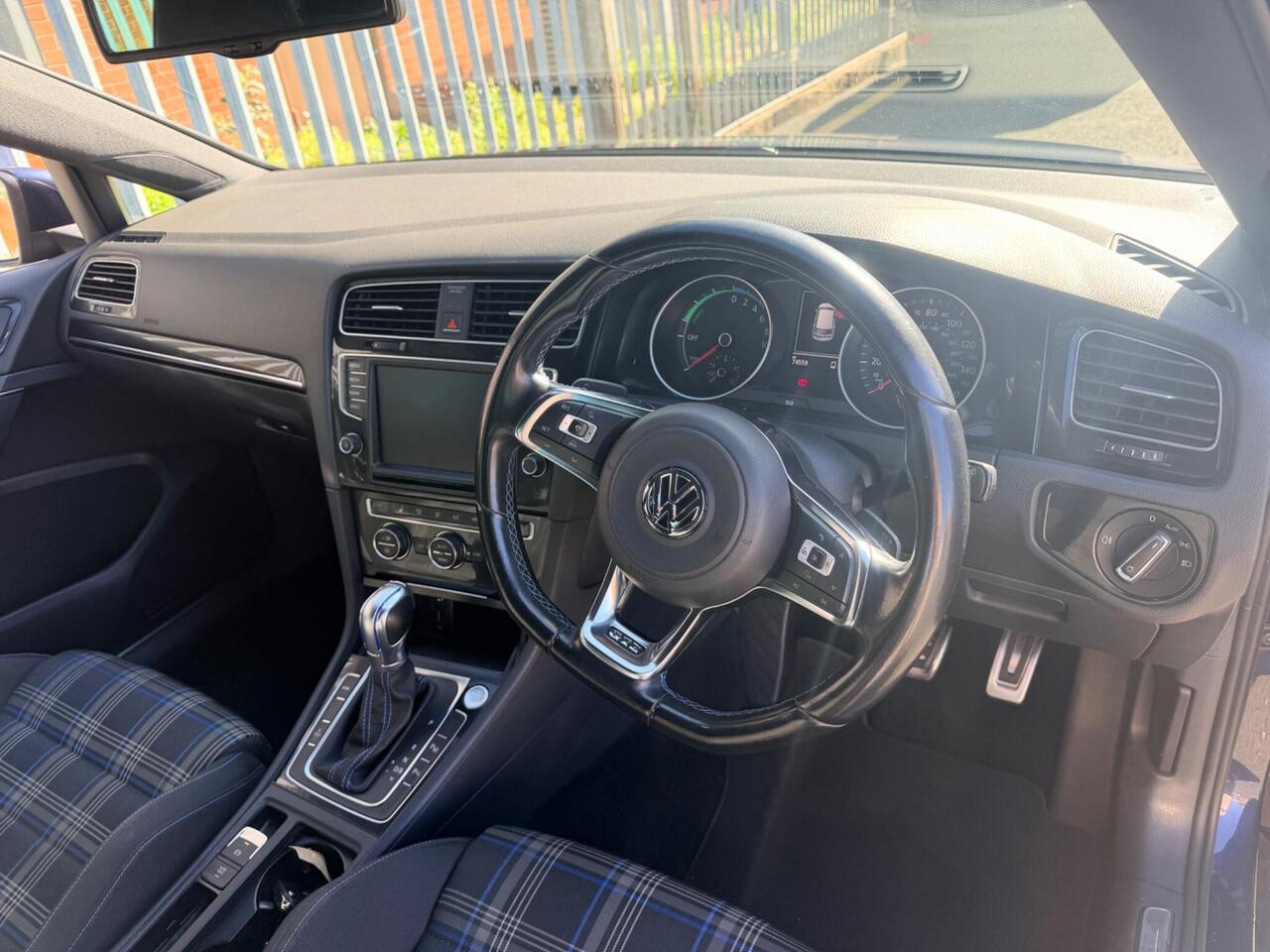 2015 Volkswagen Golf 1.4 TSI GTE DSG Euro 6 (s/s) 5dr, photo 5