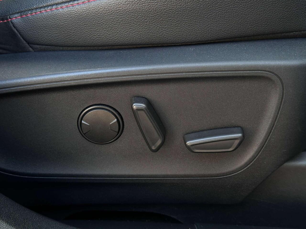 Ford Kuga — photo 38