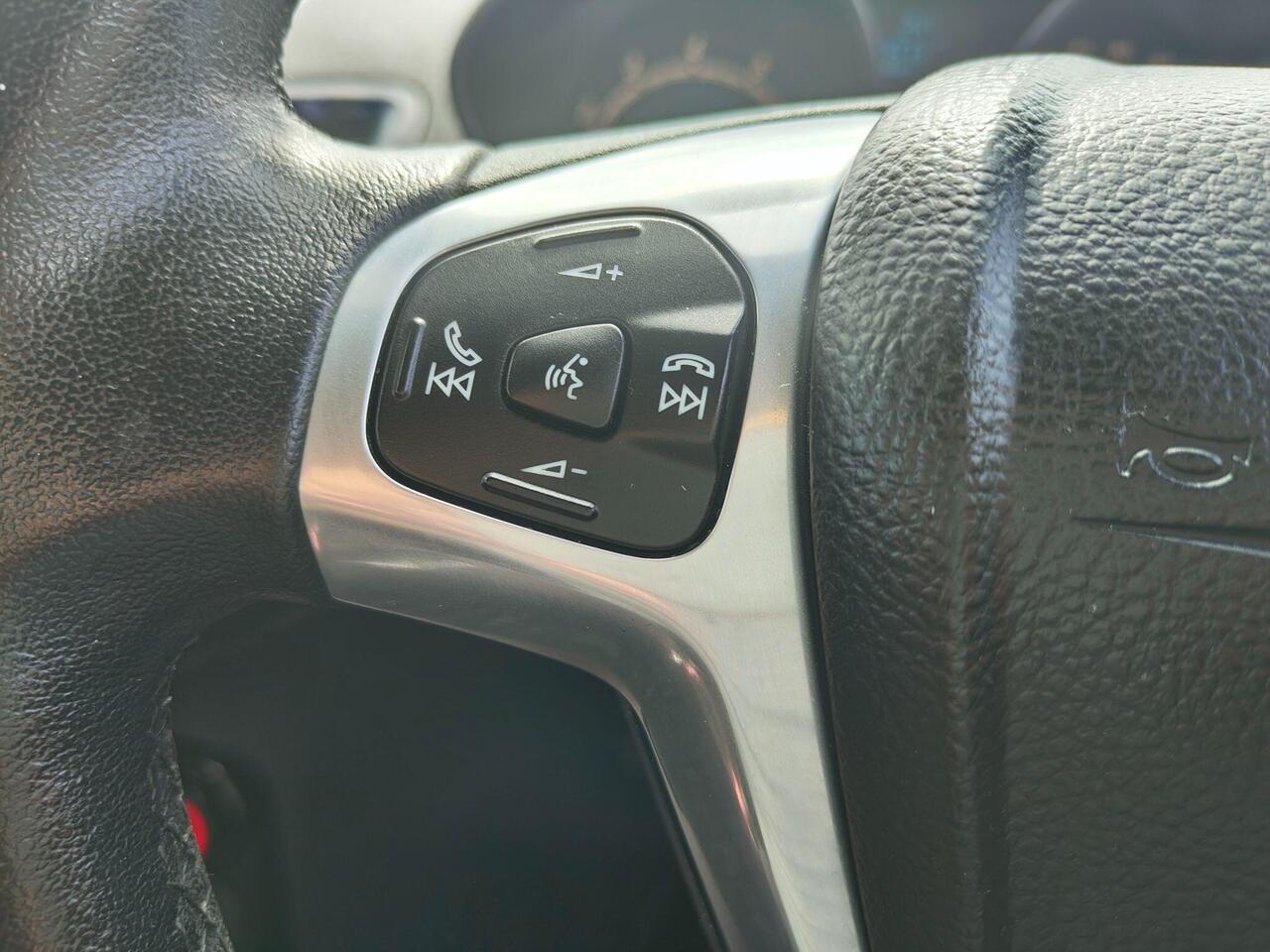 Ford Fiesta — photo 30