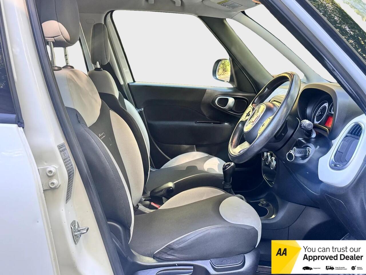 Fiat 500L — photo 10