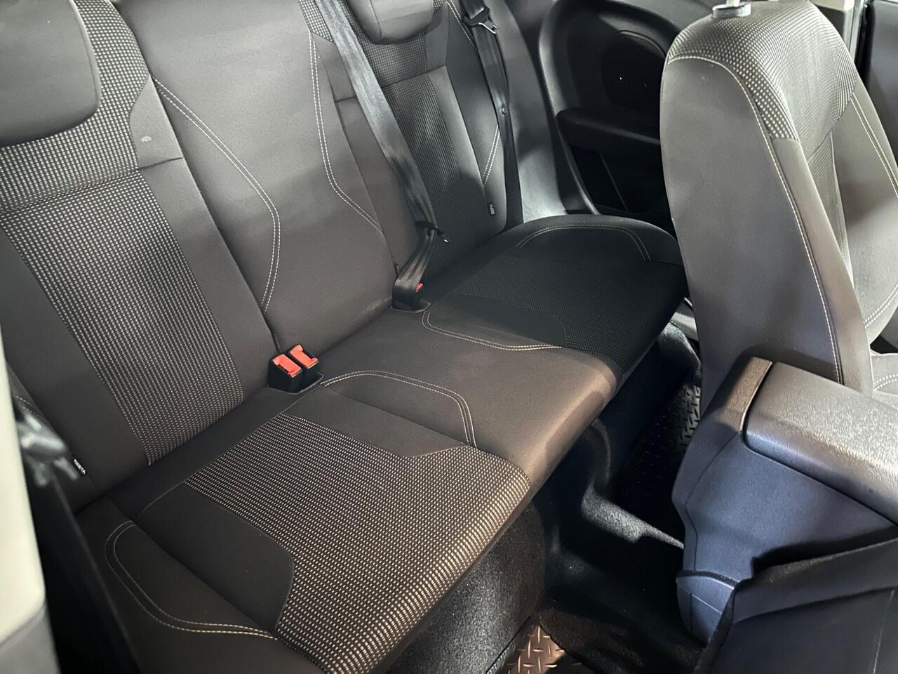 Ford Fiesta — photo 16