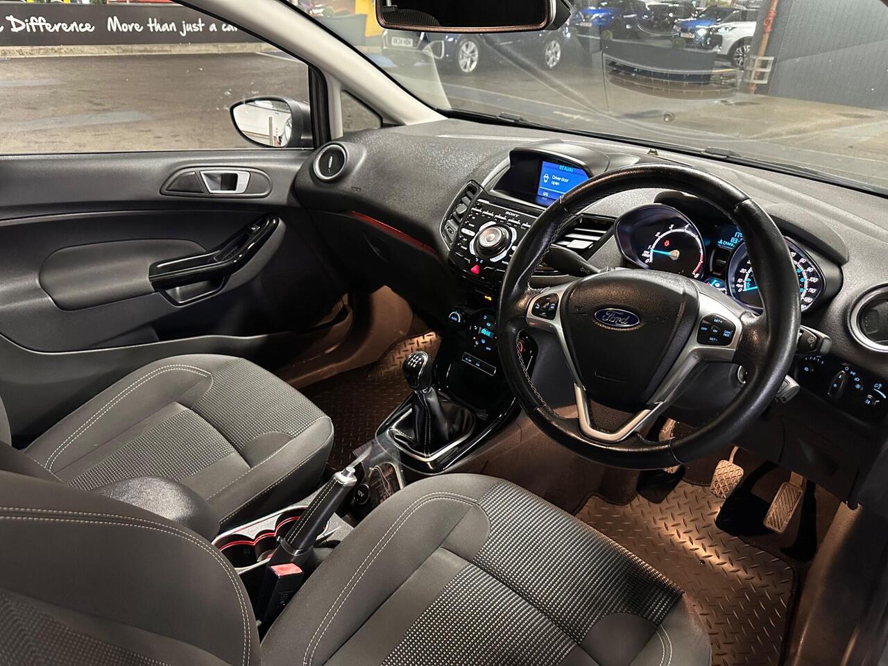 Ford Fiesta — photo 14
