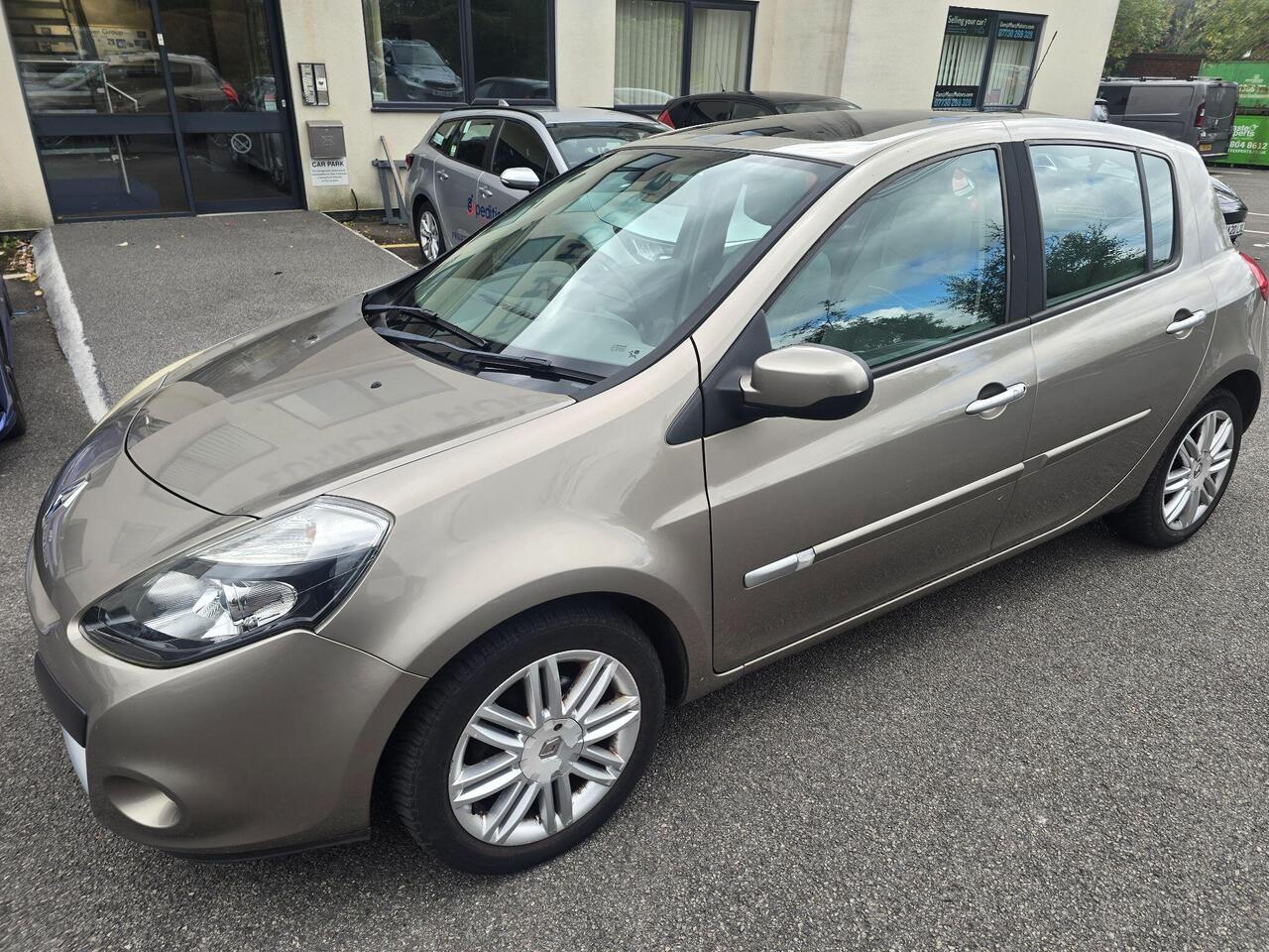 Renault Clio — photo 5