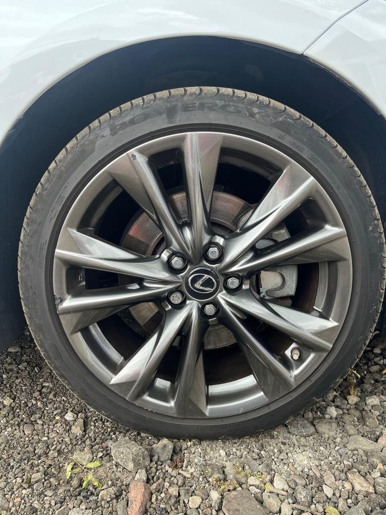 Lexus ES — photo 12