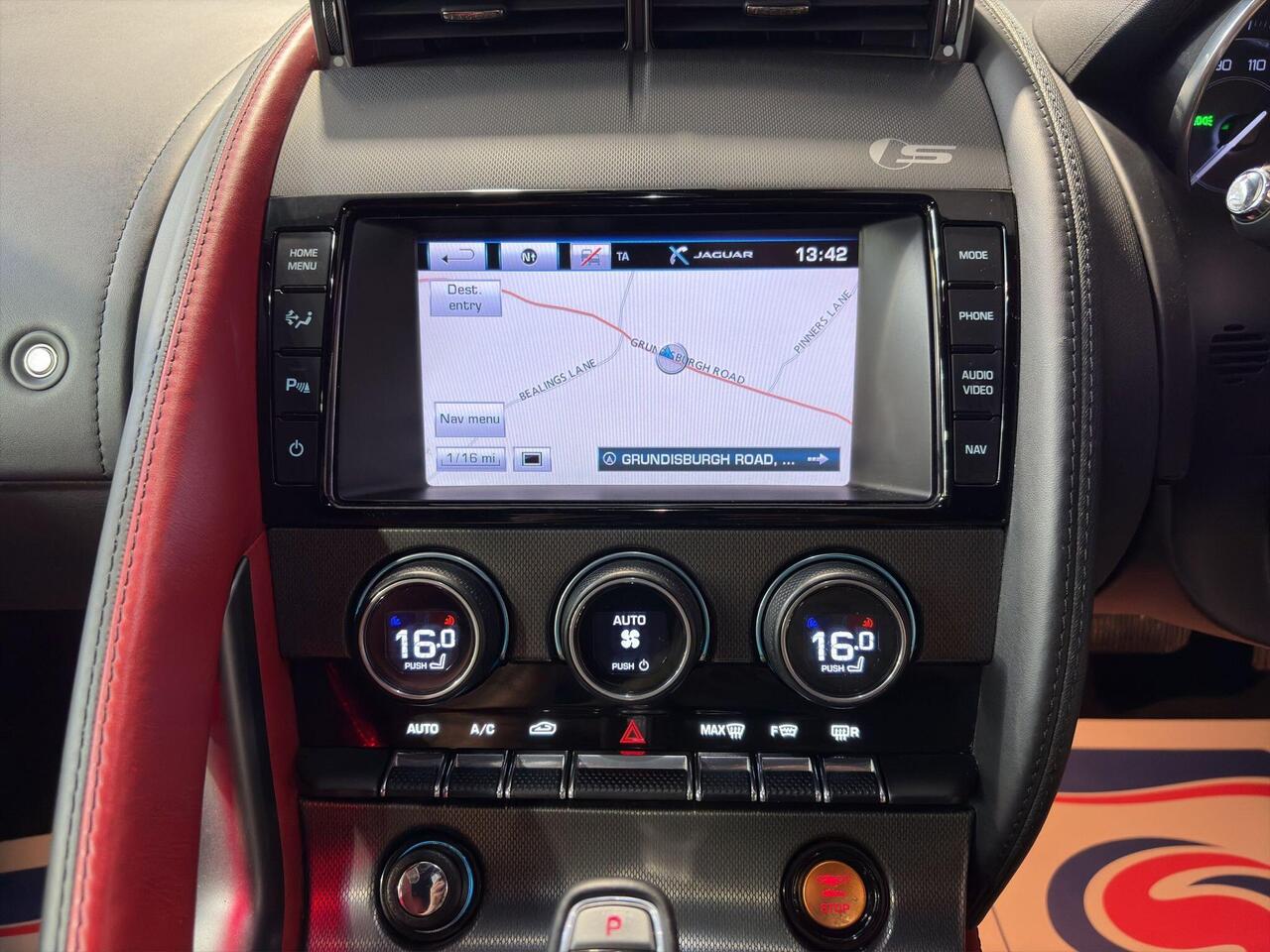 Jaguar F-Type — photo 31