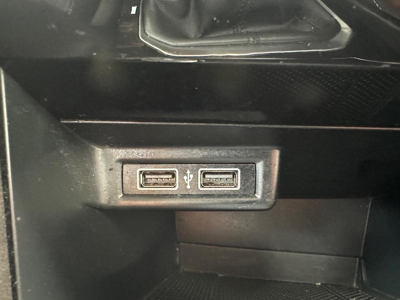 Volkswagen T-Roc — photo 22