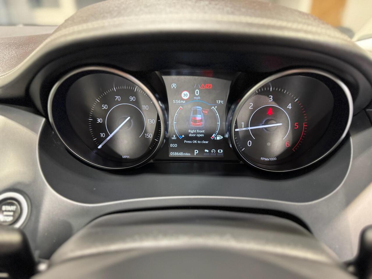 Jaguar E-PACE — photo 18