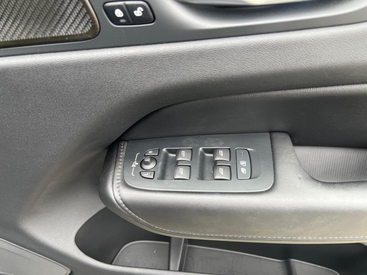 Volvo XC60 — photo 30