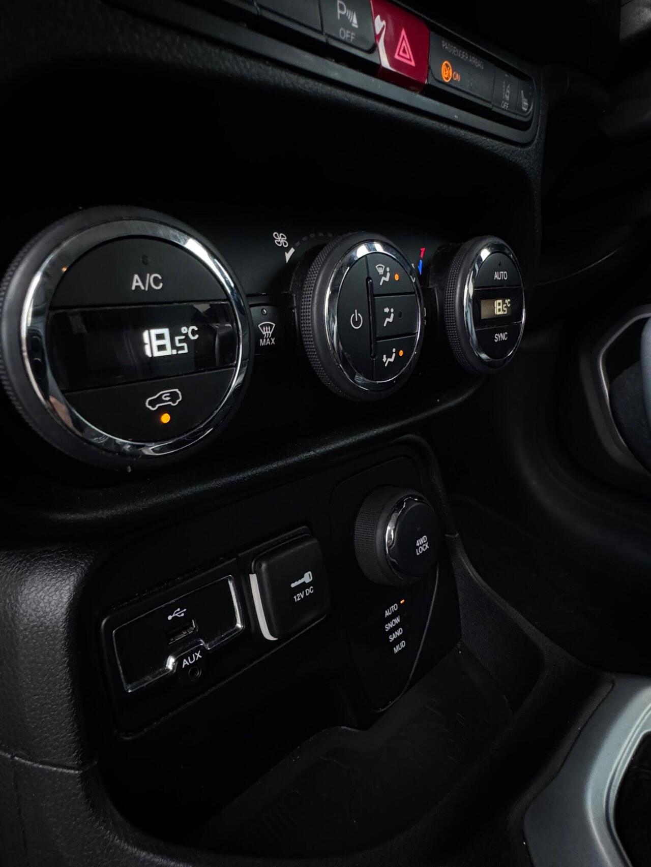 Jeep Renegade — photo 19