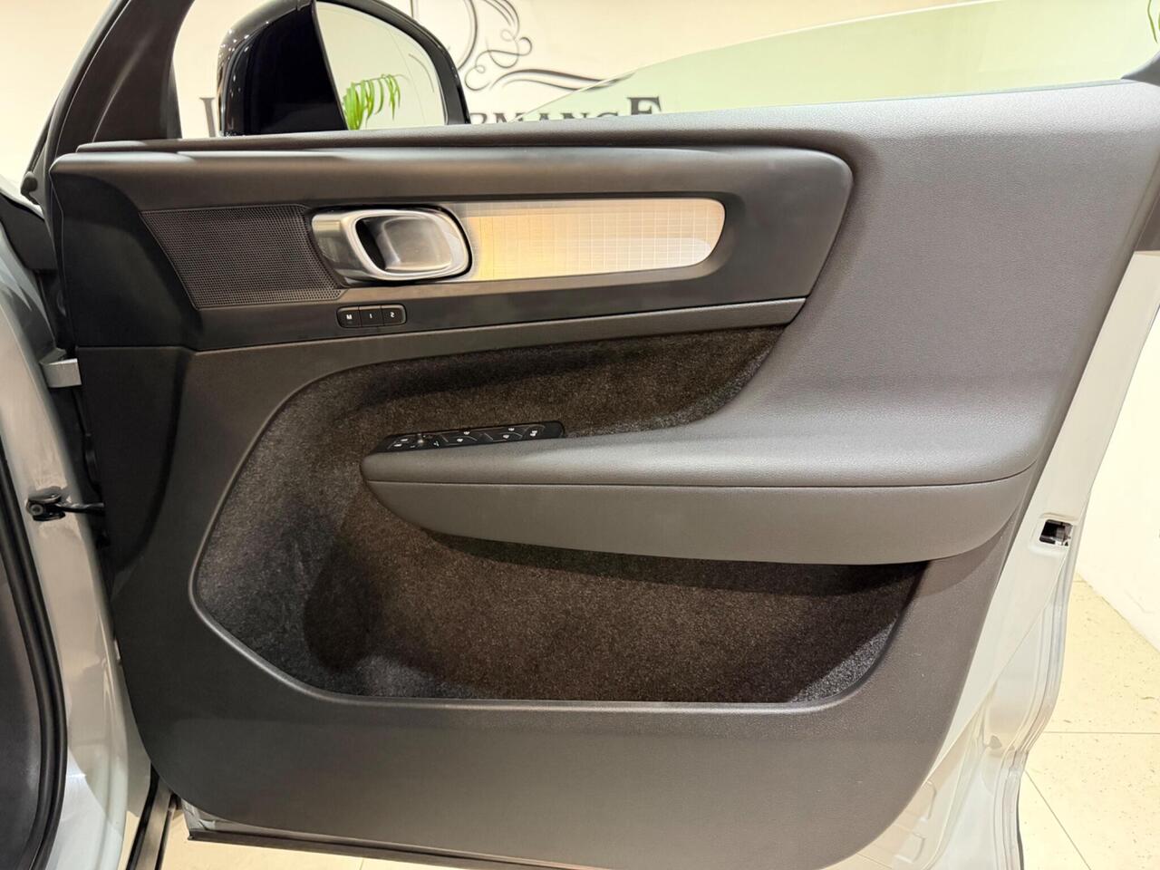 Volvo XC40 — photo 28