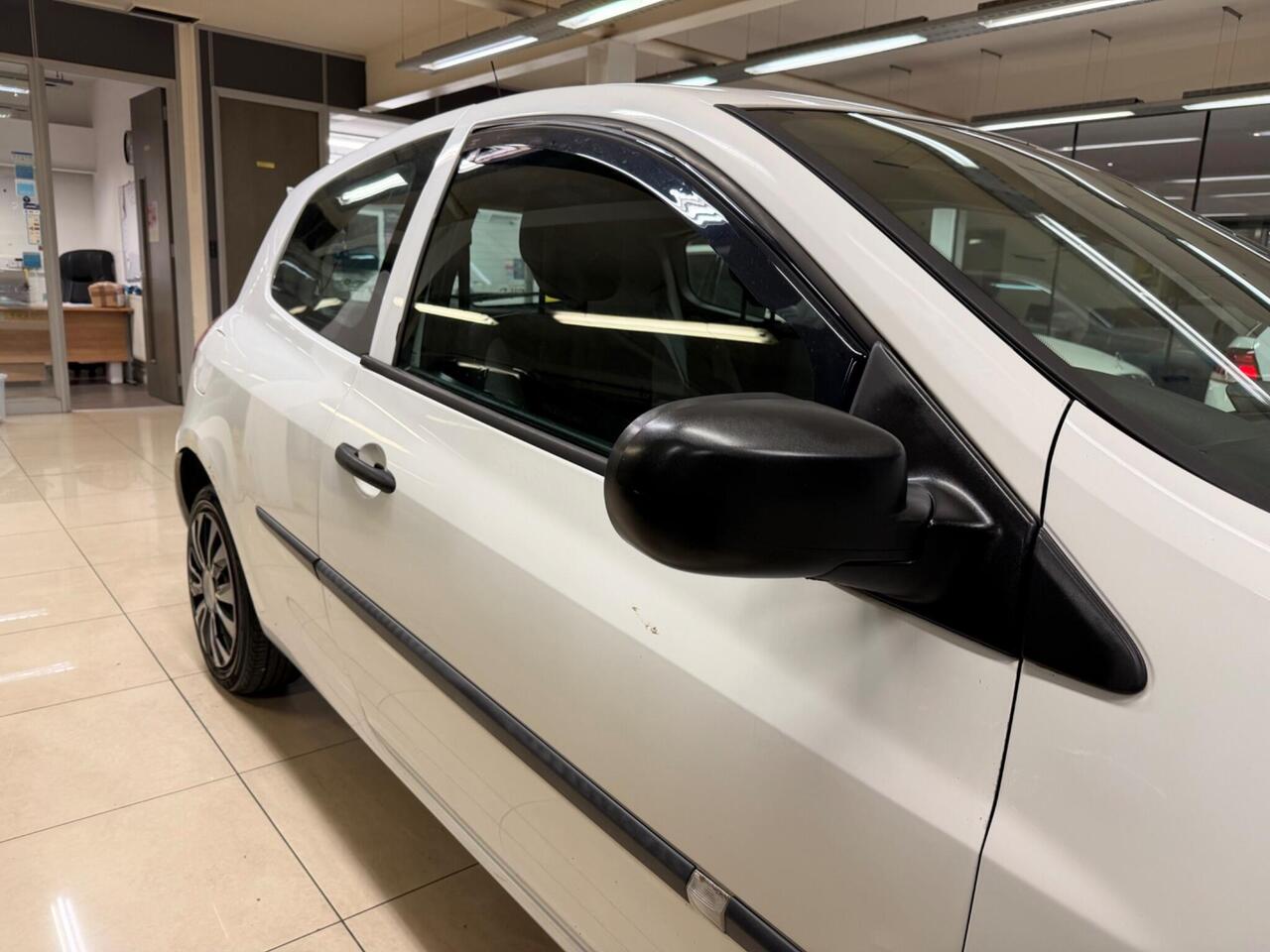 Renault Clio — photo 9