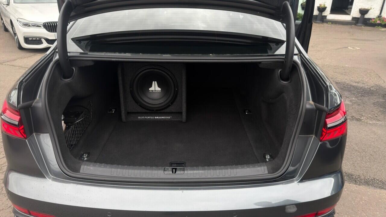 Audi A6 Saloon — photo 34
