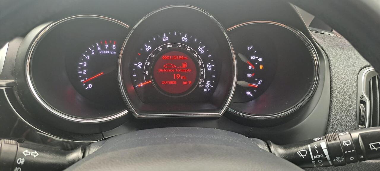 Kia Rio — photo 8