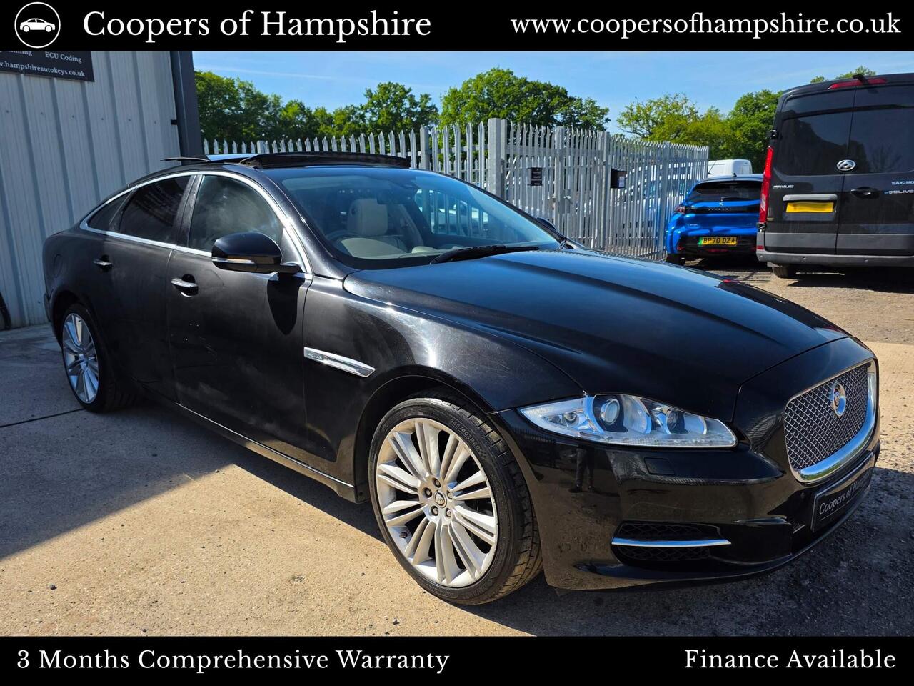 Jaguar XJ — photo 15