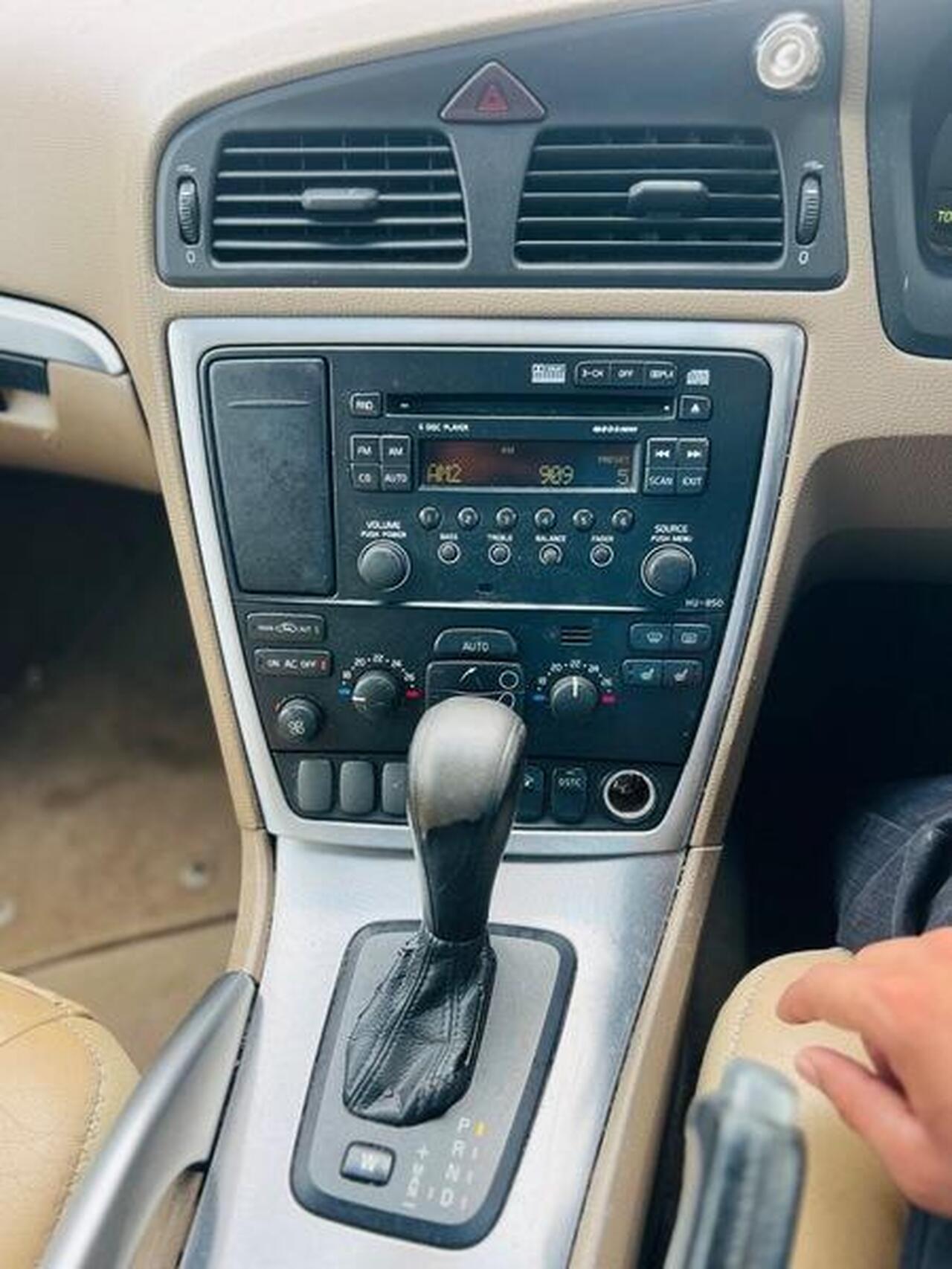 Volvo XC70 — photo 18