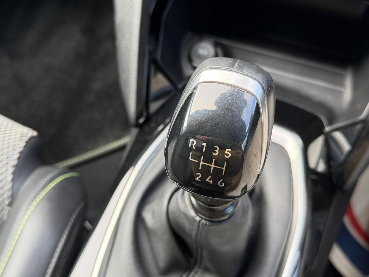 Peugeot 208 — photo 16