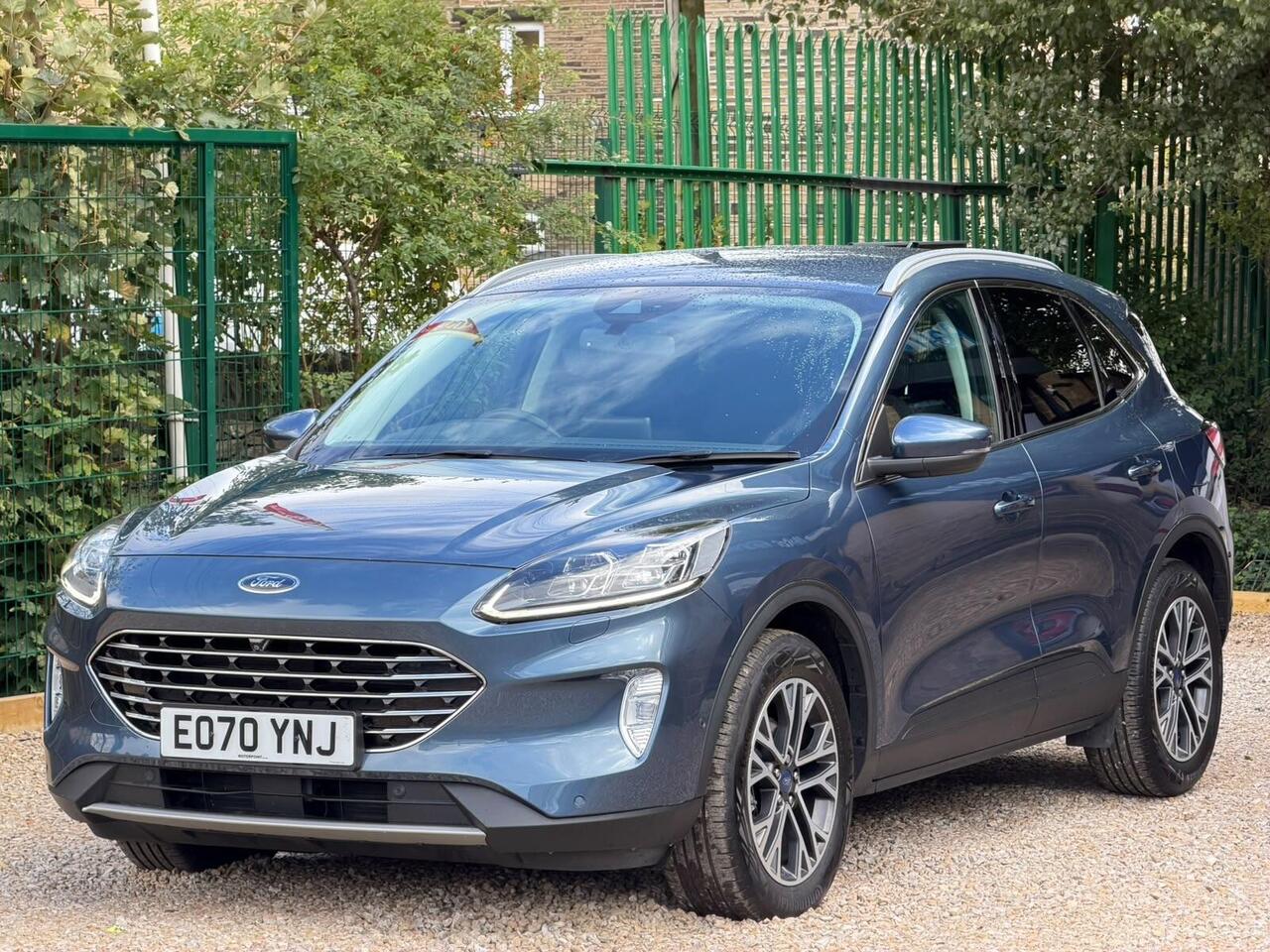 Ford Kuga — photo 59