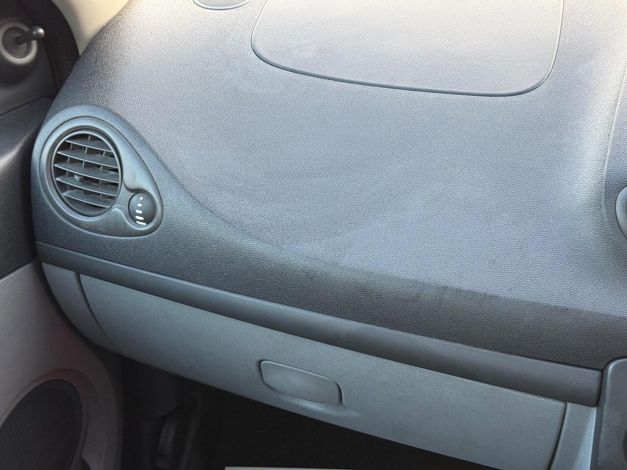 Renault Clio — photo 24