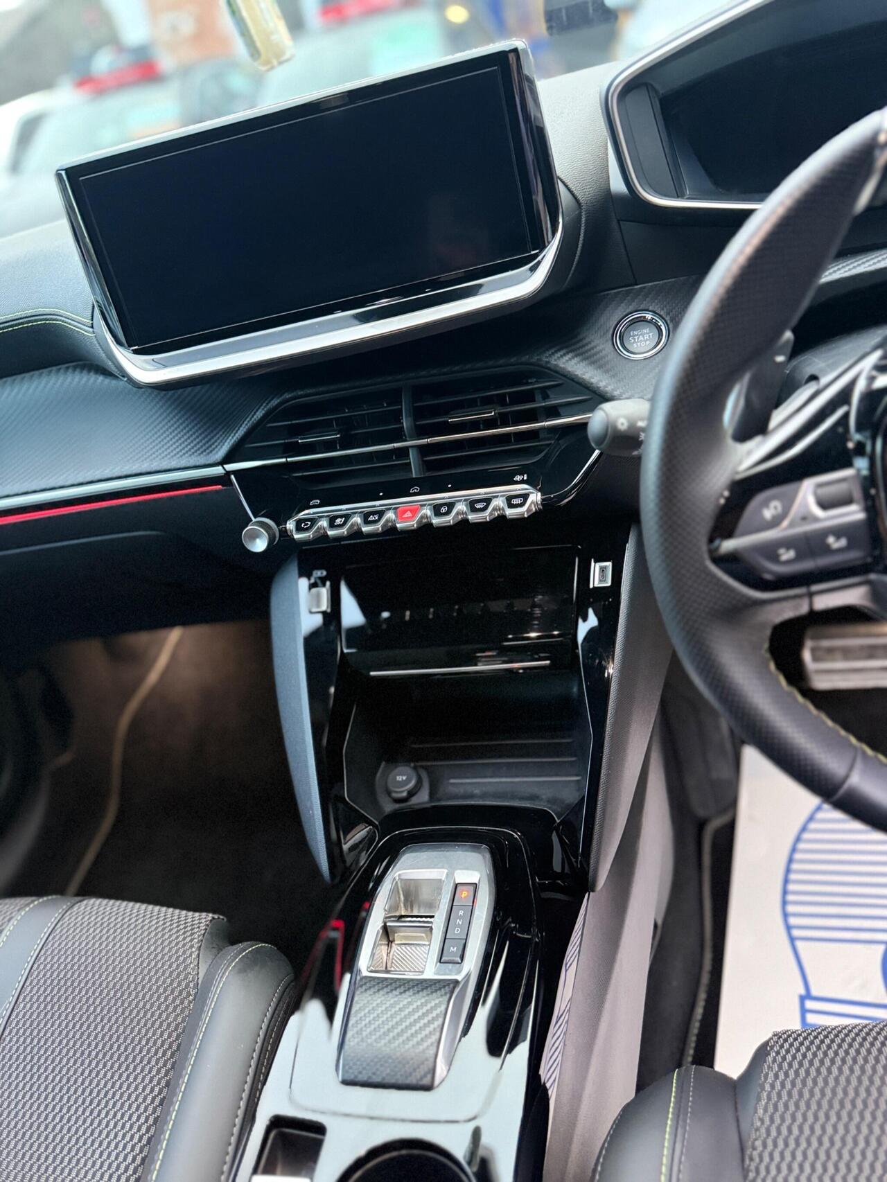 Peugeot 208 — photo 11