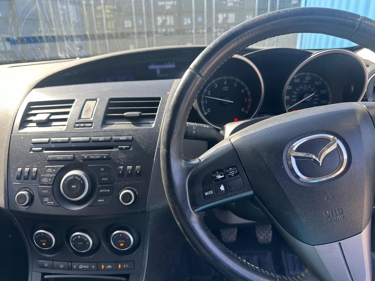 Mazda Mazda3 — photo 17