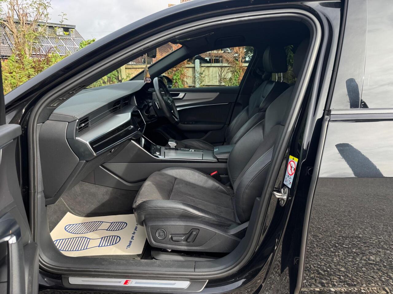 Audi A6 Saloon — photo 21