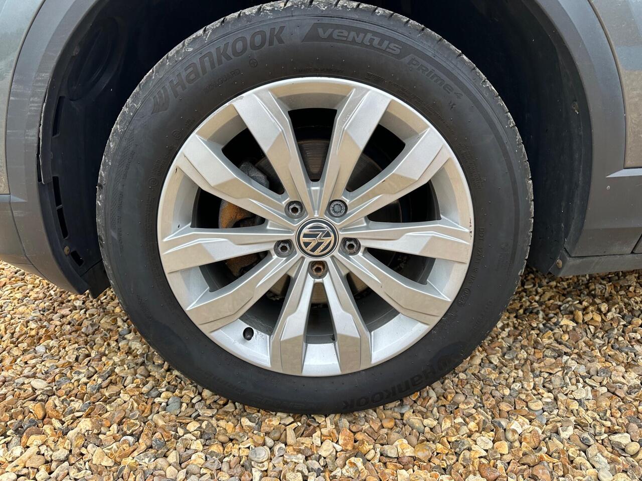 Volkswagen T-Roc — photo 28