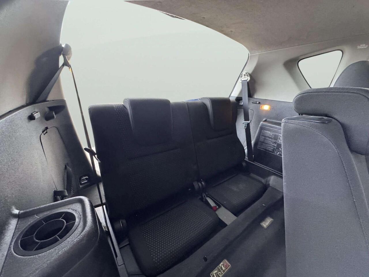 Toyota Corolla Verso — photo 32
