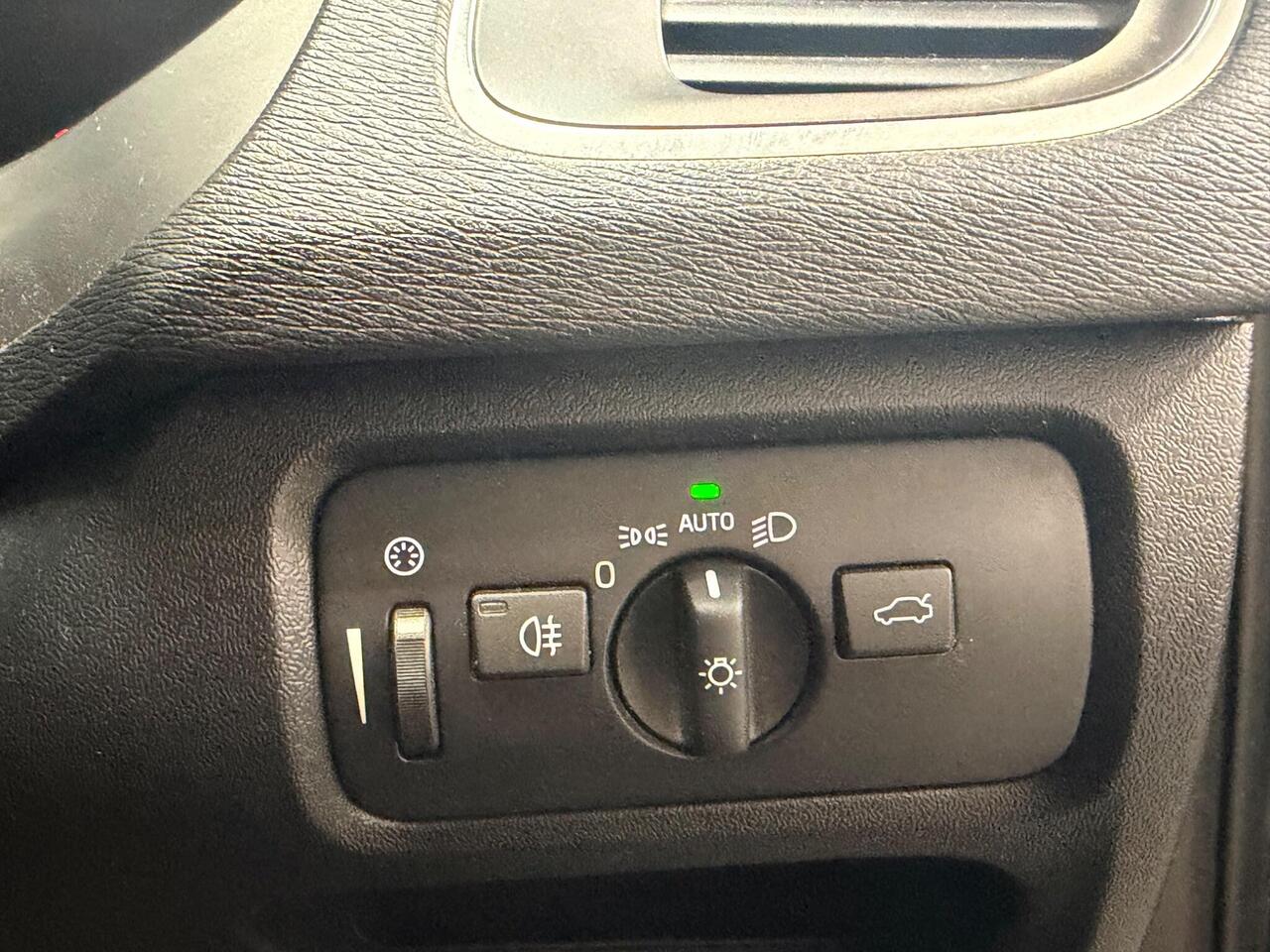 Volvo V40 Cross Country — photo 25