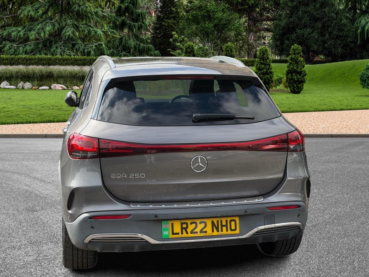 Mercedes-Benz EQA — photo 13