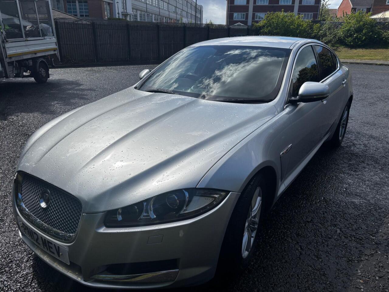 Jaguar XF — photo 2