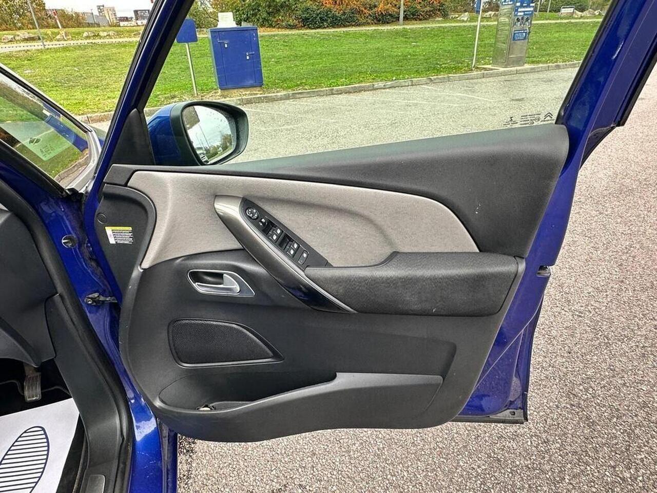 Citroen Grand C4 SpaceTourer — photo 31