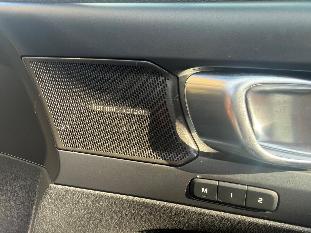 Volvo XC40 — photo 26