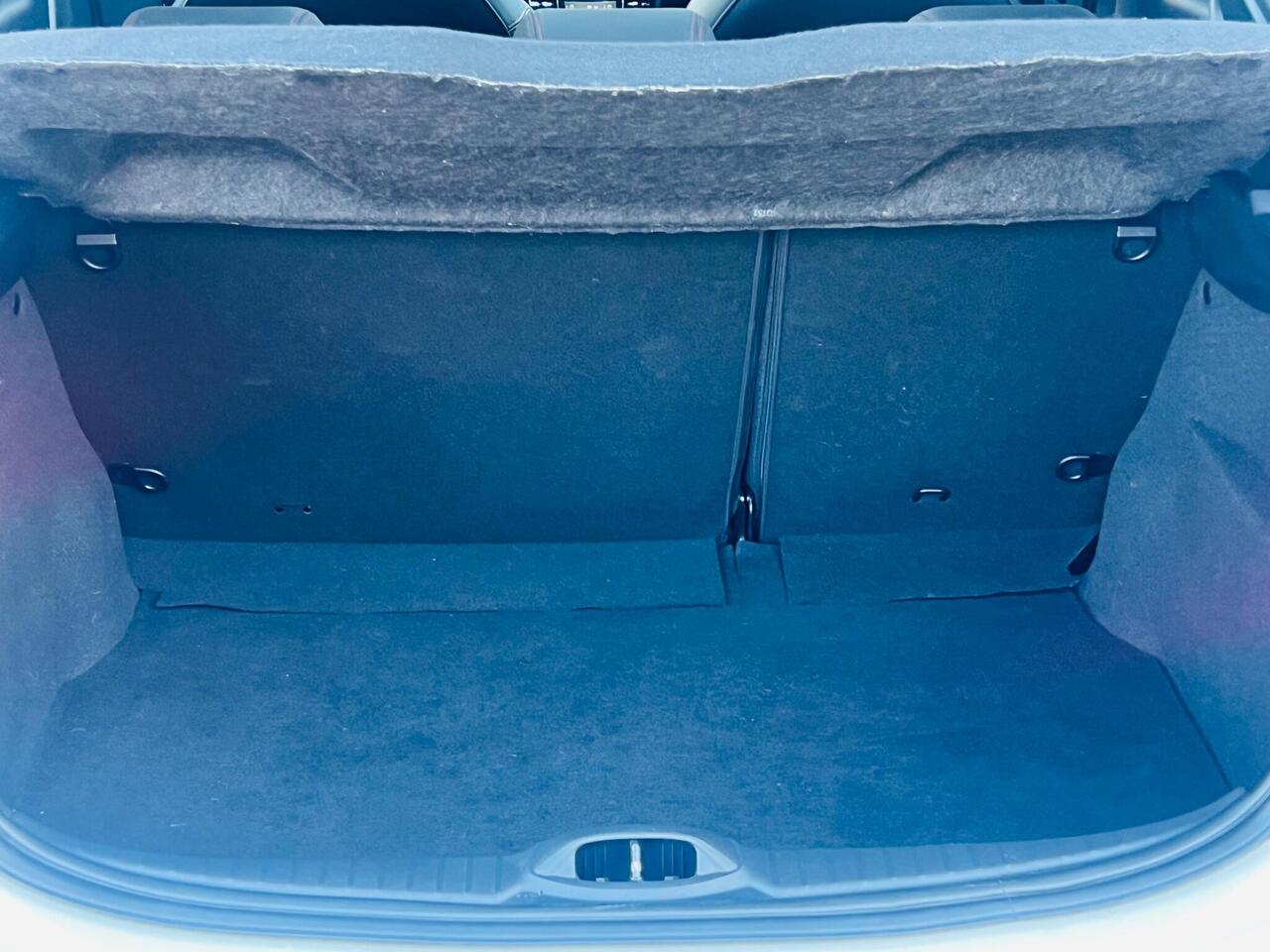 Peugeot 208 — photo 27