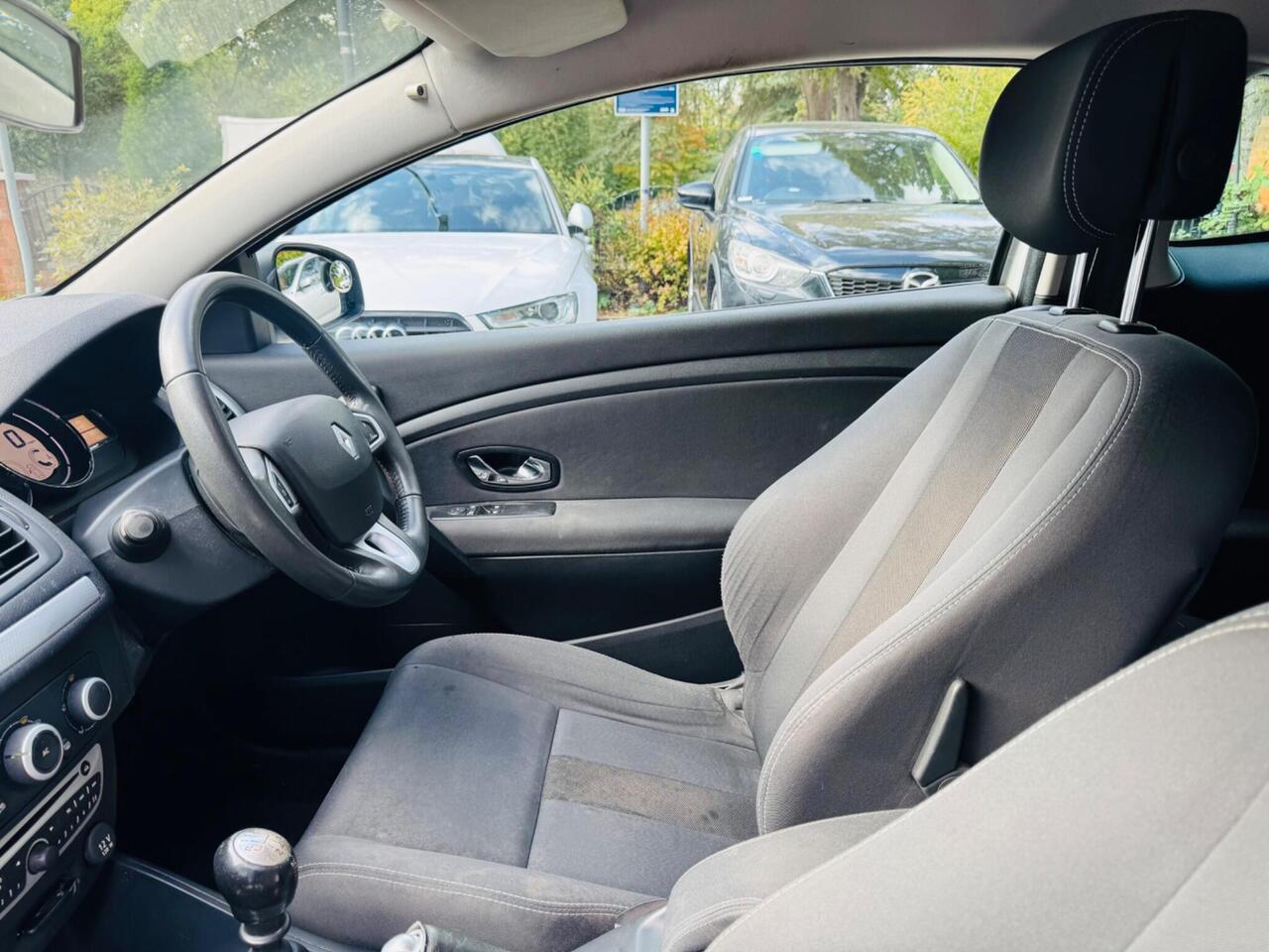 Renault Megane — photo 25