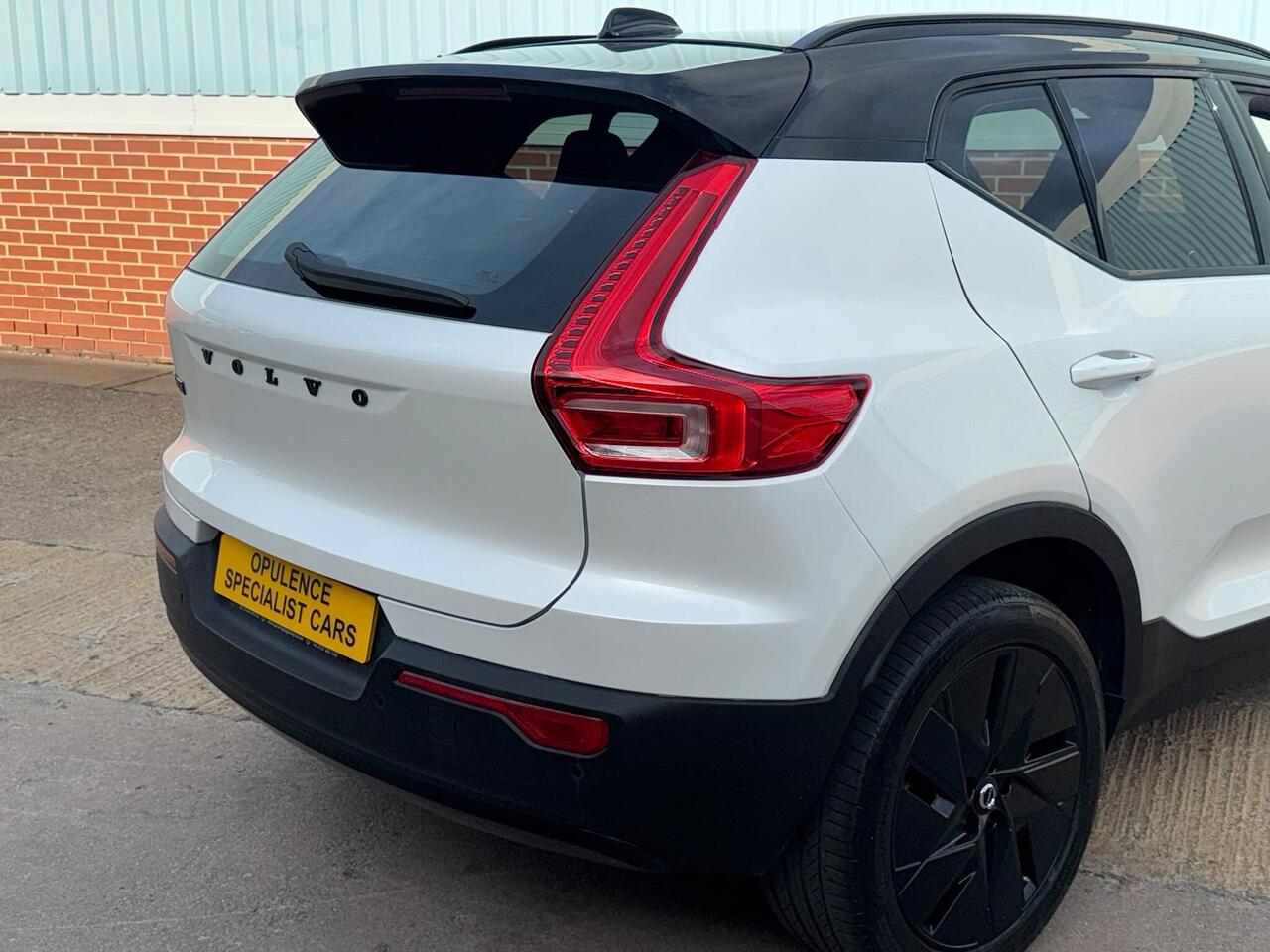 Volvo EX40 — photo 8