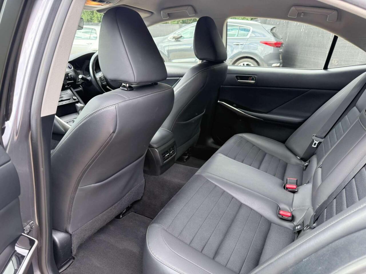 Lexus IS — photo 21