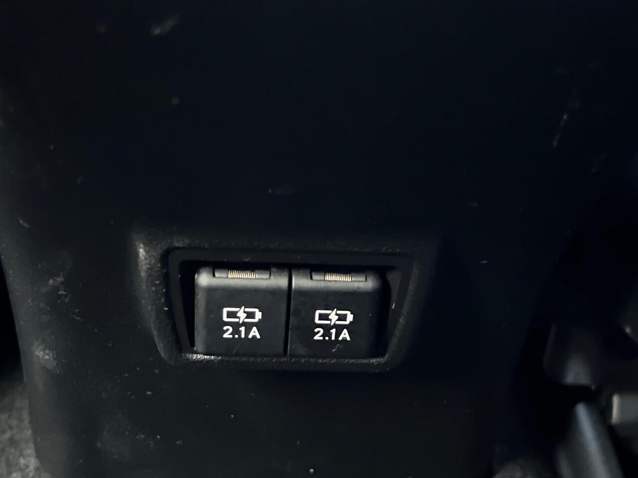 Lexus UX — photo 33