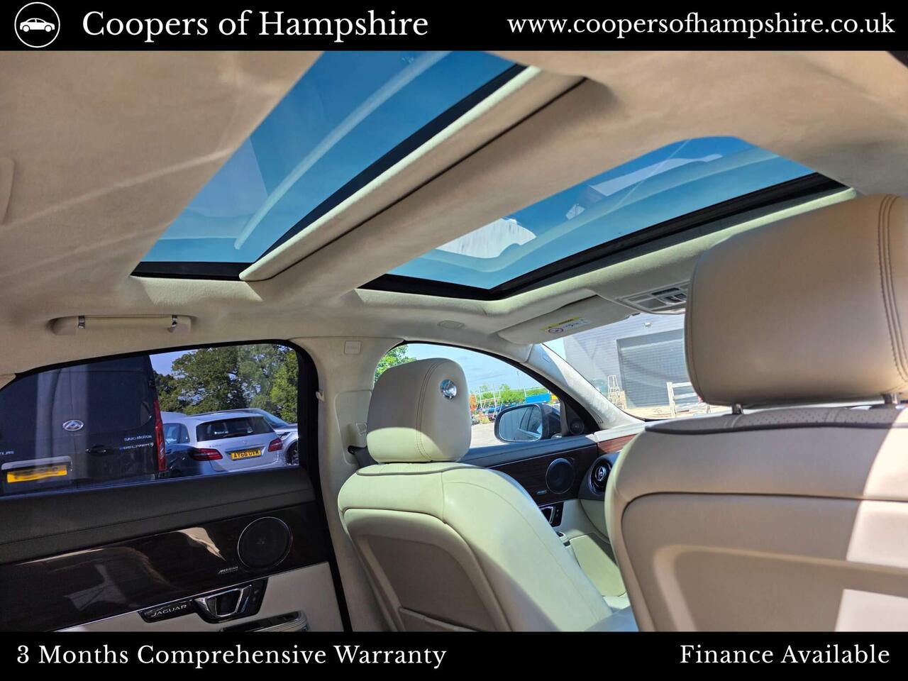 Jaguar XJ — photo 13