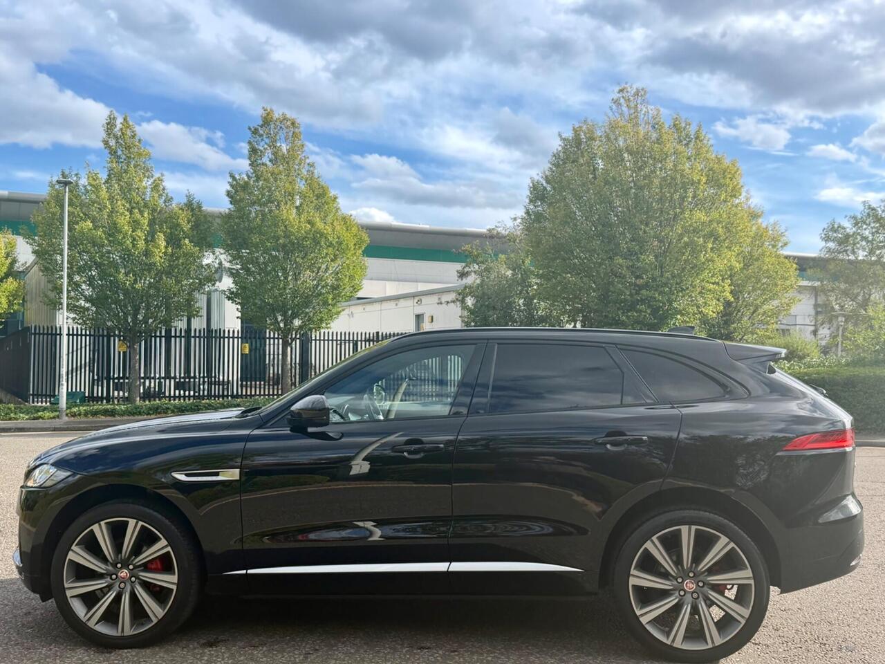 Jaguar F-PACE — photo 4
