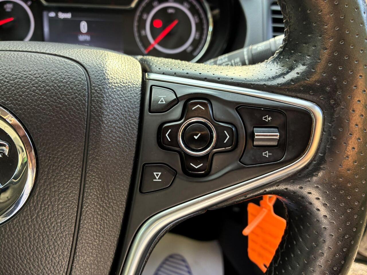 Vauxhall Insignia — photo 34