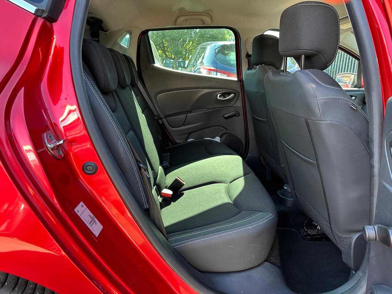 Renault Clio — photo 10