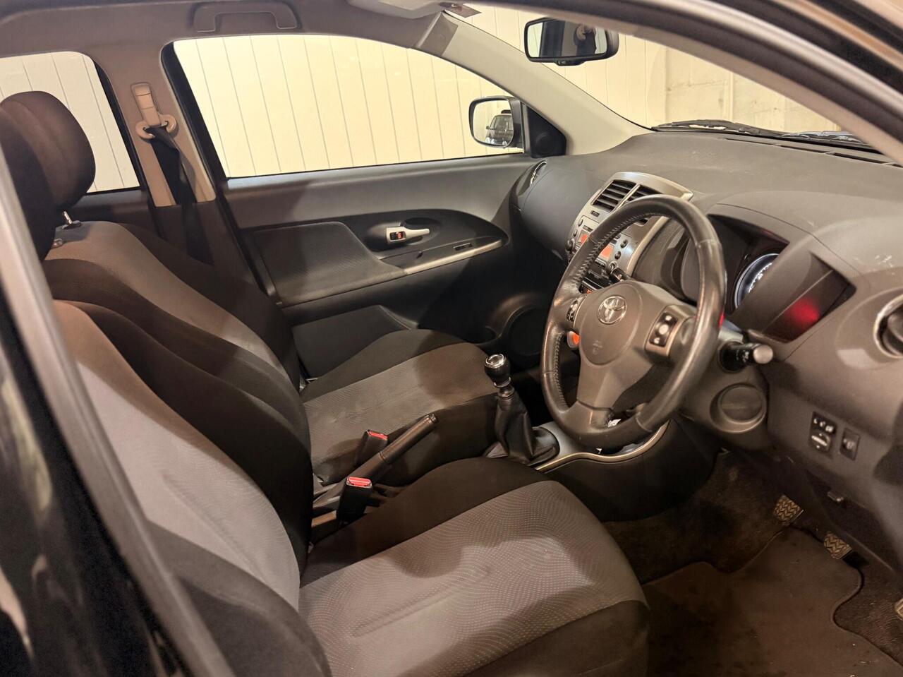 Toyota Urban Cruiser — photo 14