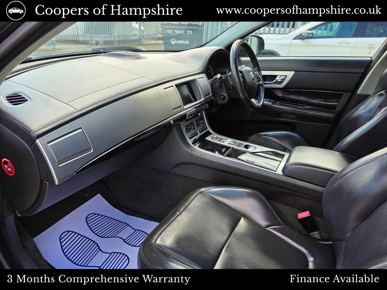 Jaguar XF — photo 22
