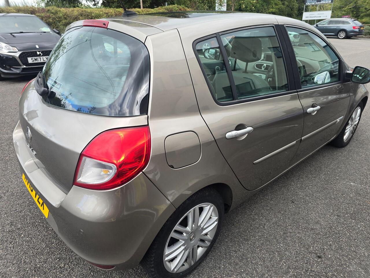 Renault Clio — photo 8