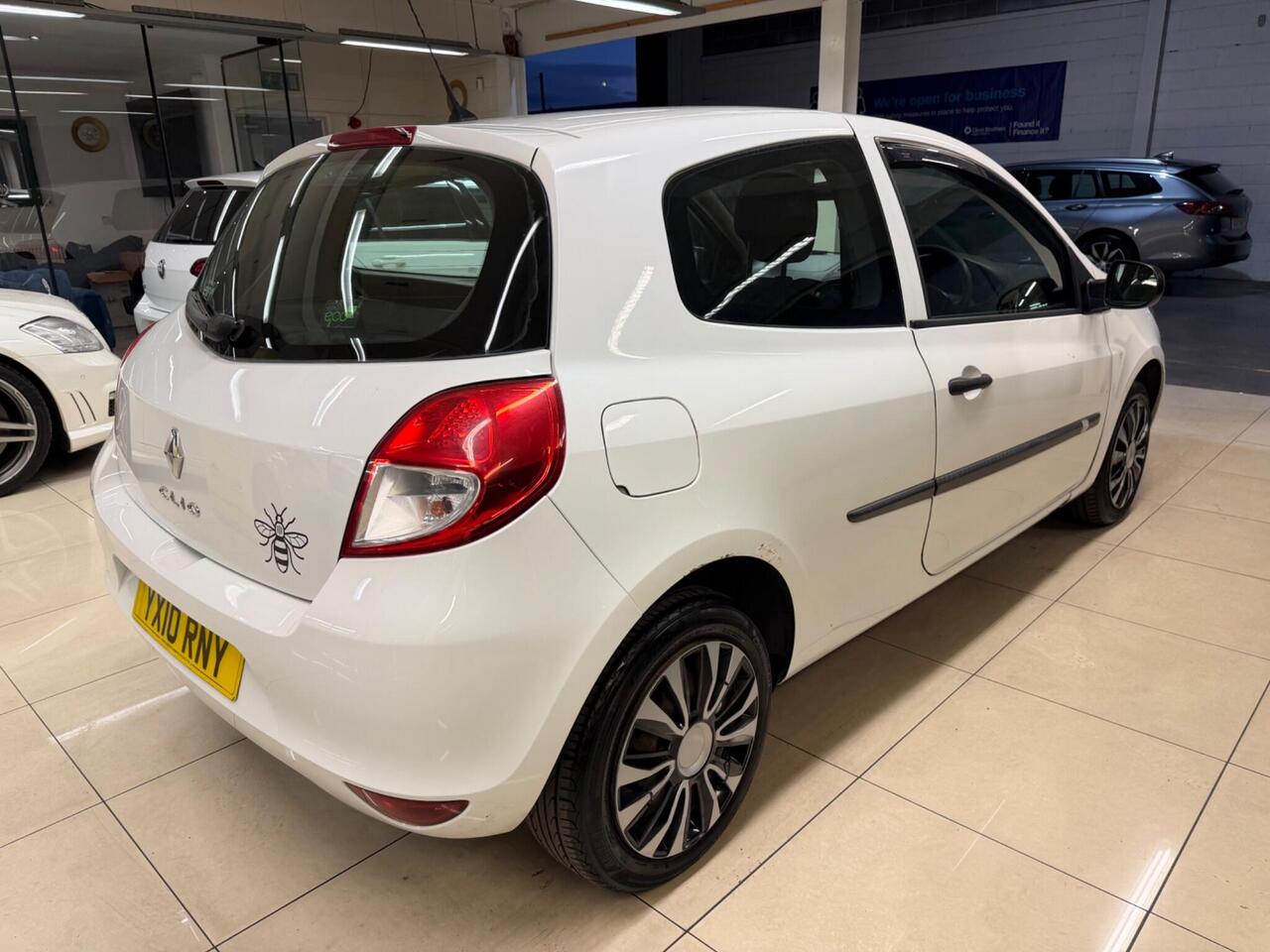 Renault Clio — photo 7