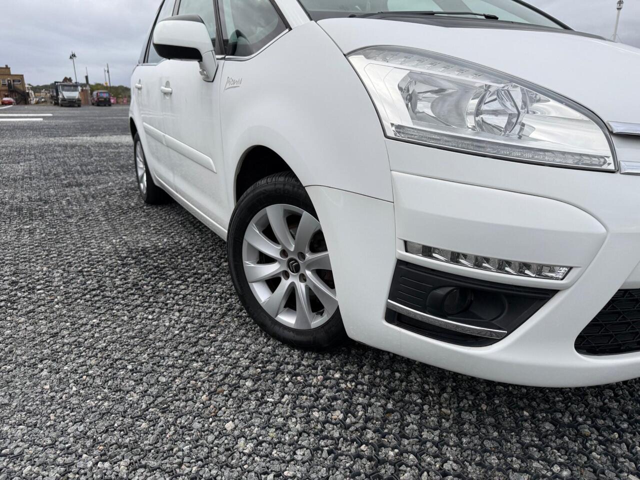 Citroen C4 Picasso — photo 11