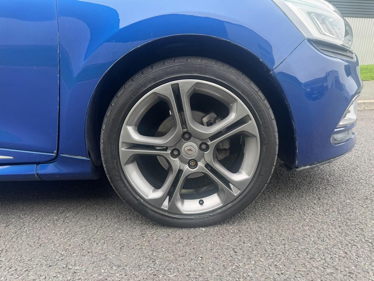 Renault Clio — photo 13
