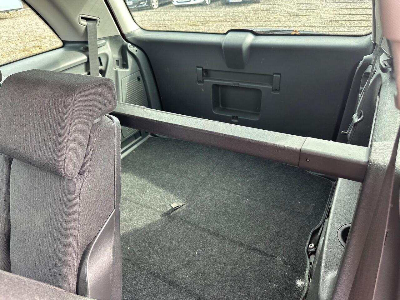 Vauxhall Zafira — photo 36
