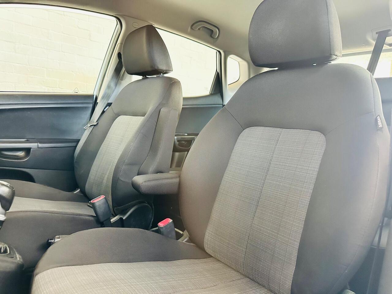 Kia Venga — photo 14