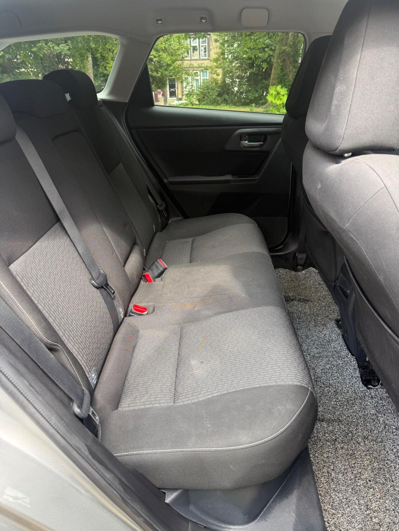 Toyota Auris — photo 10